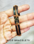Bratara din piele cu charmuri, neagra cu cruciulita